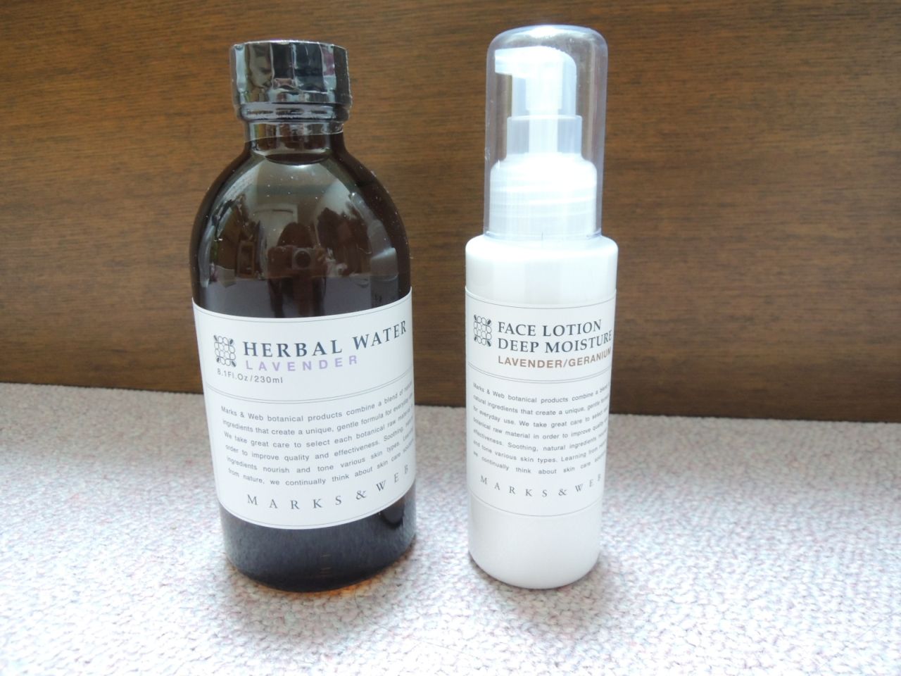 marks&webの化粧水と乳液のパッケージ2